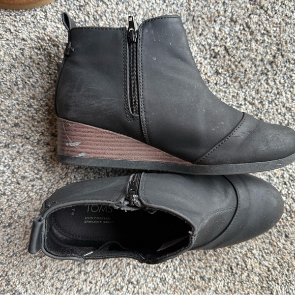 TOMS black wedges - Picture 2 of 5